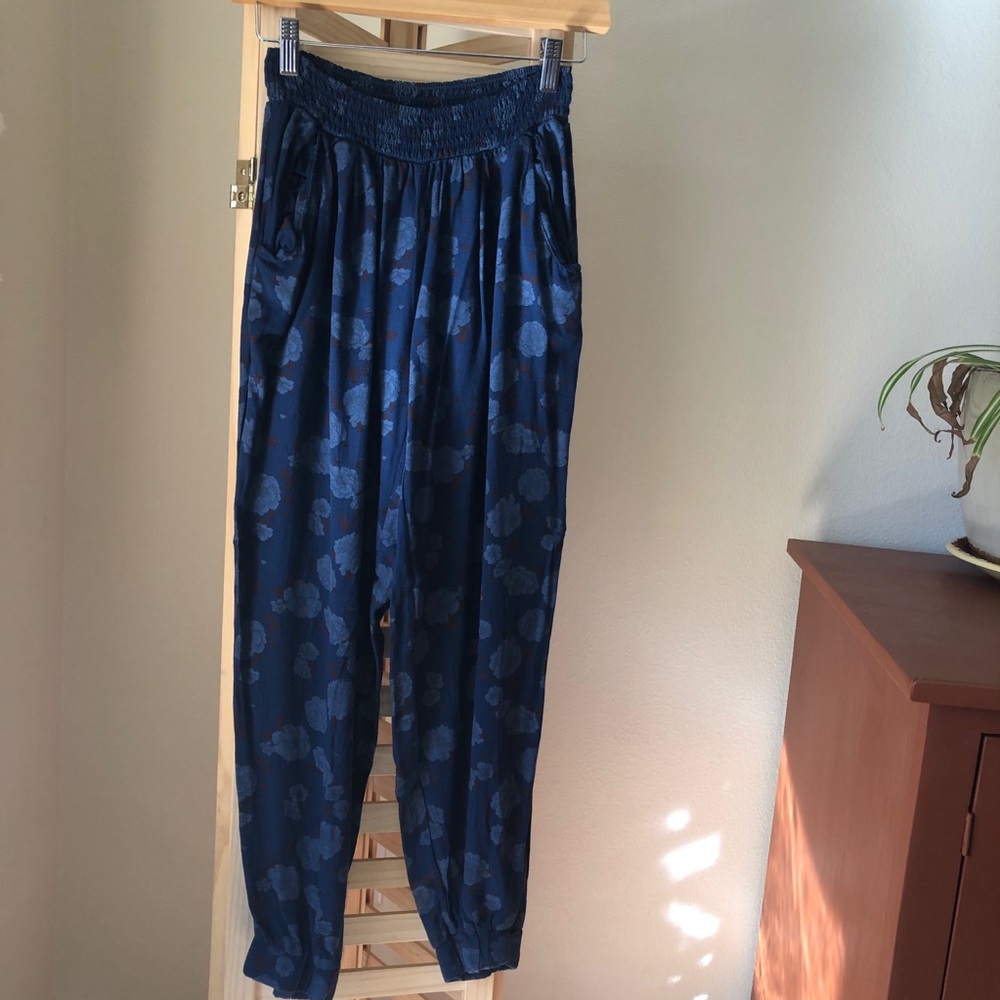 Parachute type pants